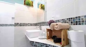 Handtücher, Seife, Toilettenpapier