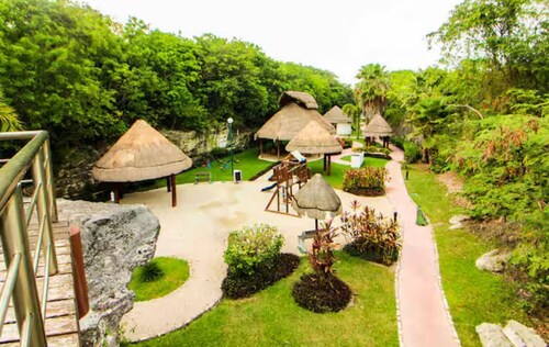 Quiet getaway minutes from the sea: Relax and reconnect as a couple.