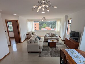 TV - Beautiful Duplex with Views of the Yanuncay (Cuenca)