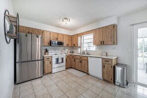 微波炉、烤箱、炉灶、洗碗机