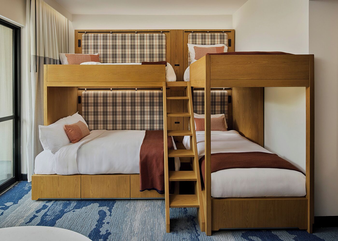 Caja de seguridad en la habitación y cortinas blackout 