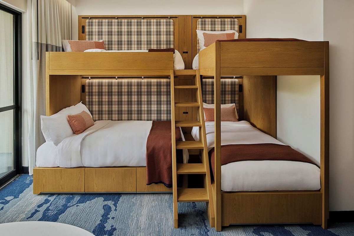 Caja de seguridad en la habitación y cortinas blackout