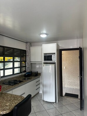 Fridge, microwave, stovetop, blender