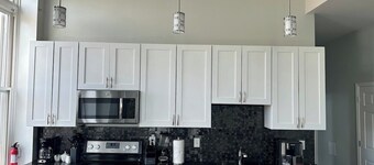 Very large! Penn Station Downtown home w/parking