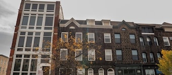 Massive Downtown Penn Station apt w/parking