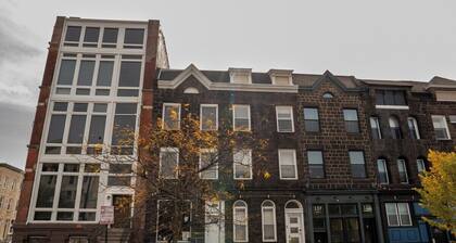 Massive Downtown Penn Station apt w/parking