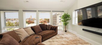 Spacious PennStation Downtown Penthouse W/ Parking