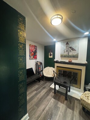 Interior - Spacious 4Bed Home Ideal for Groups, Families, & Creatives Minutes from Downtown (Pittsburgh)