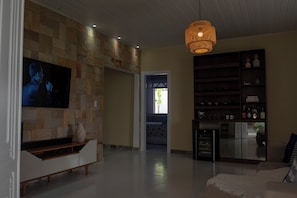 TV - Beautiful farm in Aracaju accepts pets - Areia Branca (Areia Branca Aracaju)