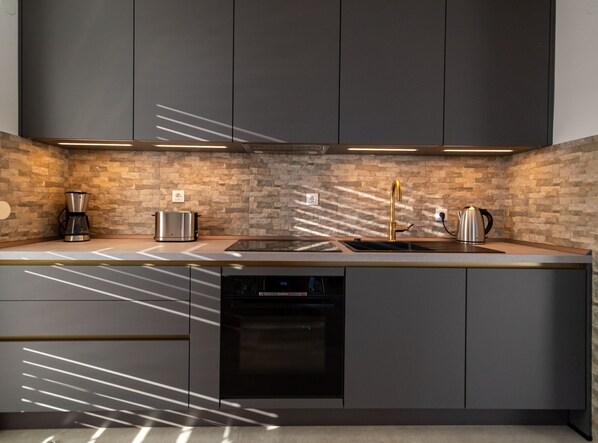 Fridge, microwave, oven, coffee/tea maker