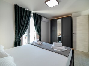 2 bedrooms, iron/ironing board, internet, bed sheets