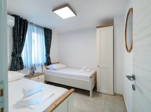 2 habitaciones, tabla de planchar con plancha, internet y ropa de cama