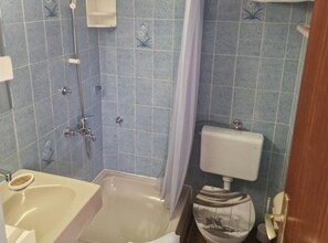 Shower, towels