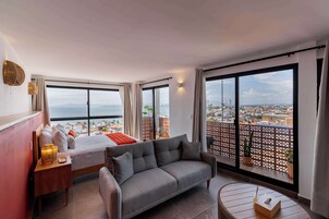 Hochwertige Bettwaren, individuell dekoriert