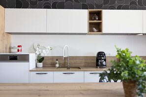 Mikrowelle, Ofen, Herdplatte, Geschirrspüler