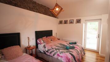 1 habitación, tabla de planchar con plancha, wifi y ropa de cama