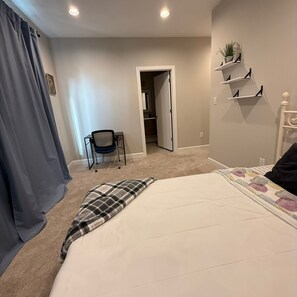 3 chambres, fer et planche à repasser, Wi-Fi, draps fournis