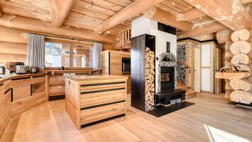 Fridge, oven, dishwasher, coffee/tea maker