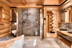 Dusche, Haartrockner, Handtücher, Toilettenpapier