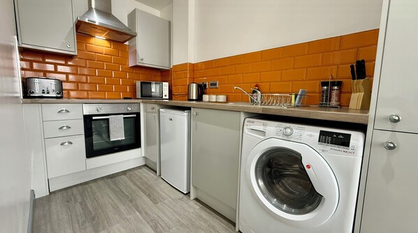 Family Apartment | Private kitchen | Fridge, microwave, oven, stovetop