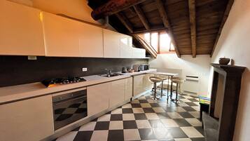 Macchina per tè/caffè, frigorifero, microonde, forno