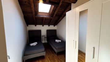 2 camere, una cassaforte in camera, una scrivania, ferro/asse da stiro