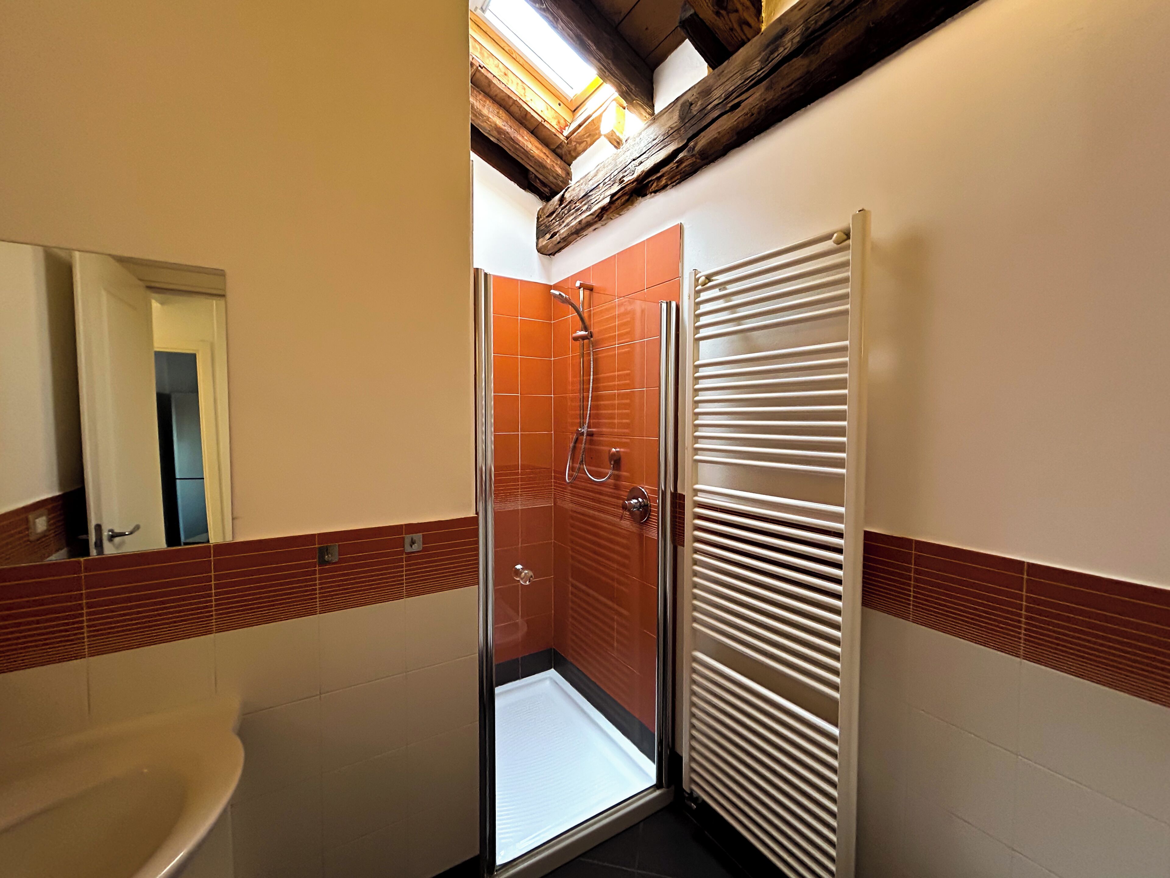 Dusche, Haartrockner, Bidet, Handtücher