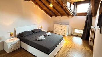 2 Schlafzimmer, Zimmersafe, Schreibtisch, Bügeleisen/Bügelbrett