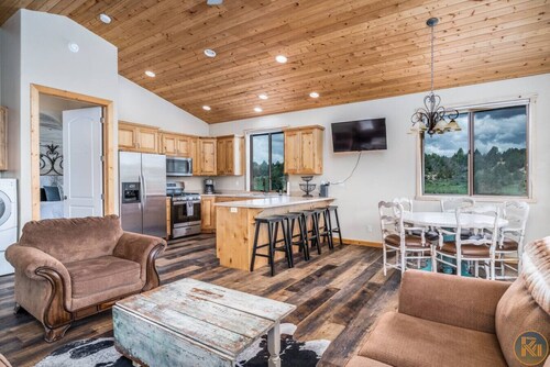 The Wildflower Hitchin' Barn-Near Zion and Bryce