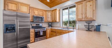 Mikroaaltouuni, uuni, liesi, astianpesukone