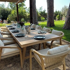 Outdoor dining
