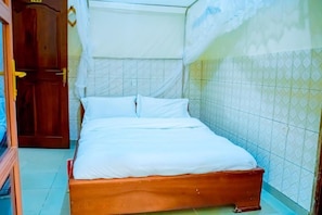 1 bedroom, bed sheets