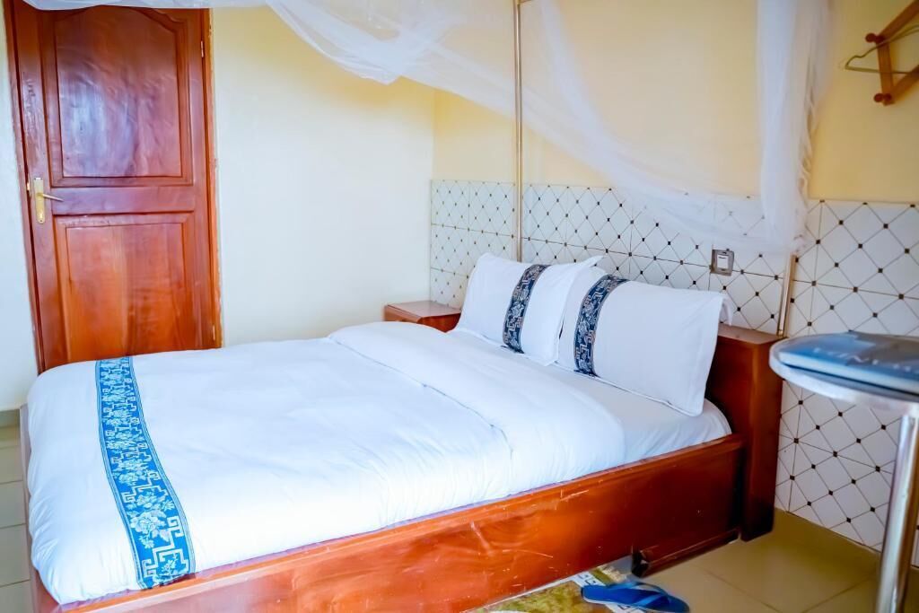 1 bedroom, bed sheets