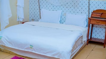 1 bedroom, bed sheets