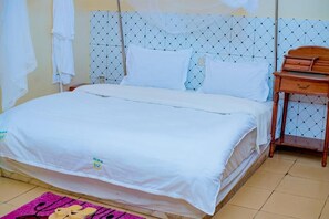 1 bedroom, bed sheets