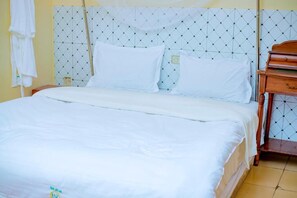 1 bedroom, bed sheets