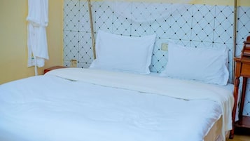 1 bedroom, bed sheets