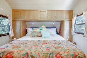 WiFi, bed sheets