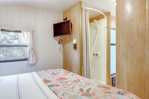 WiFi, bed sheets - 6 Mi to Wimberley Square: 'Happy Days Cruiser' (Wimberley)