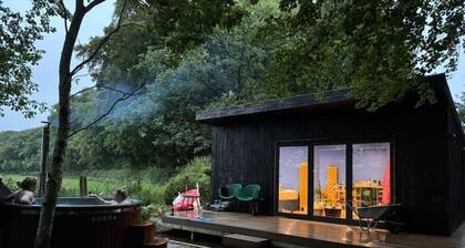 Lochside, dark sky bespoke cabin