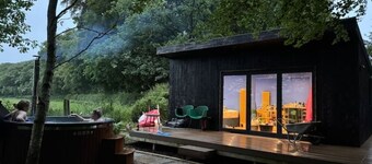 Lochside, dark sky bespoke cabin
