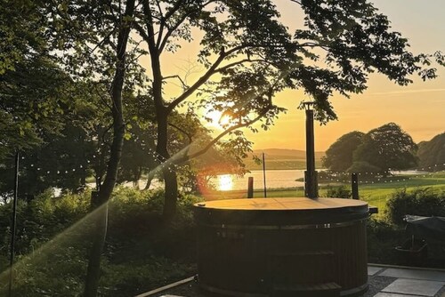 Lochside, dark sky bespoke cabin
