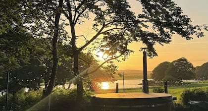 Lochside, dark sky bespoke cabin