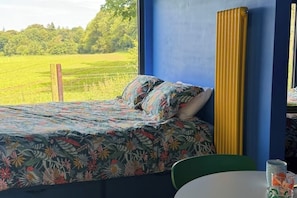 2 bedrooms, bed sheets