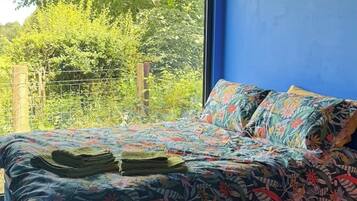2 bedrooms, bed sheets