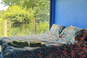 2 bedrooms, bed sheets