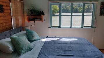 1 bedroom, individually decorated, individually furnished