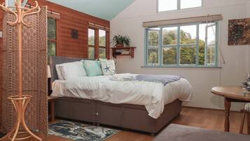 1 bedroom, individually decorated, individually furnished