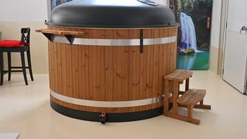 Couples treatment rooms, sauna, hot tub, aromatherapy, sports massages