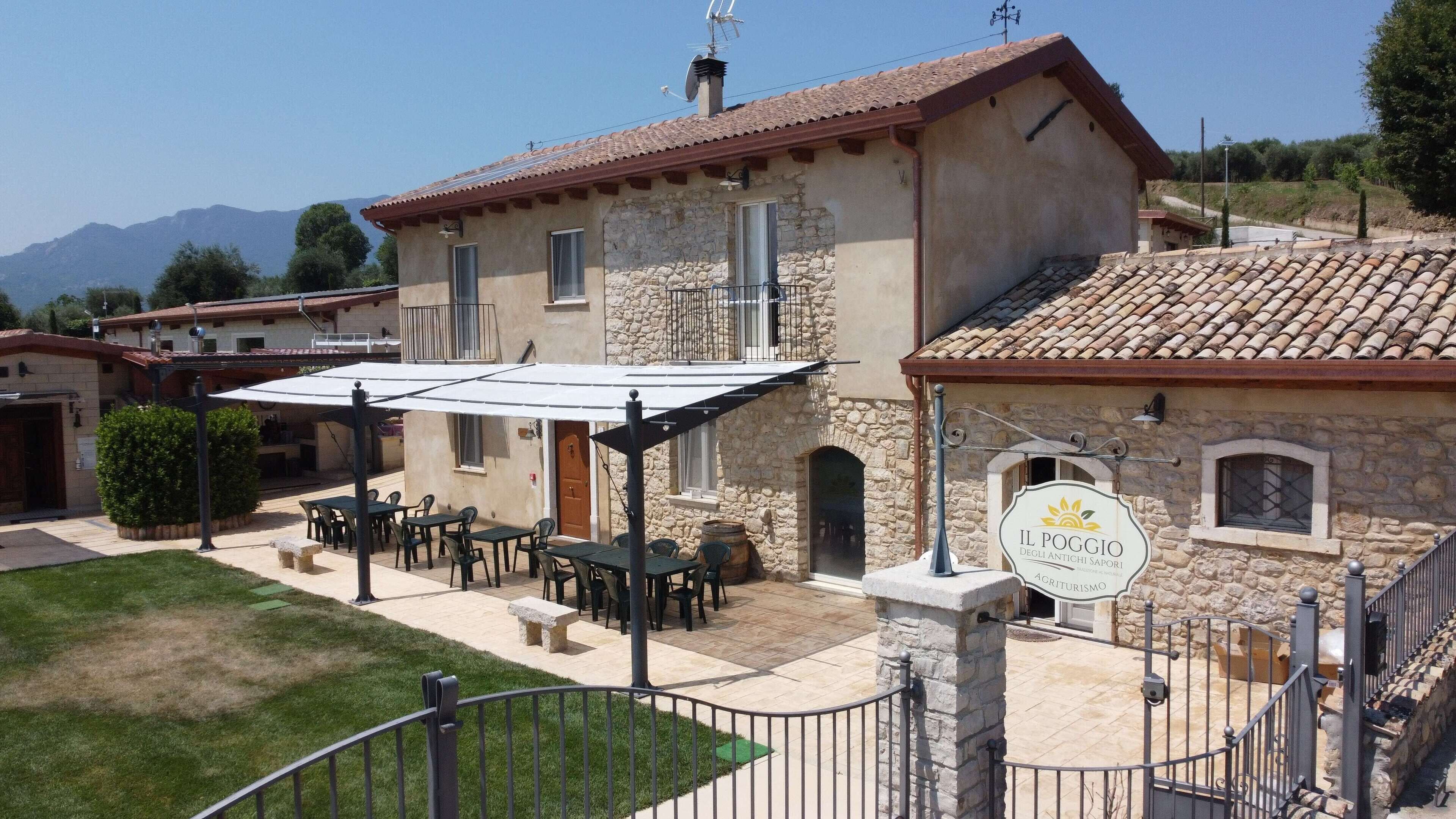 Mặt tiền nơi lưu trú